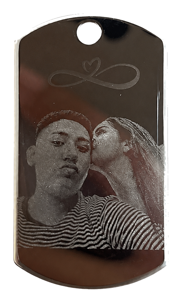 Dije grabado con foto de pareja