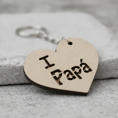 Llavero de madera en forma de corazón para papá
