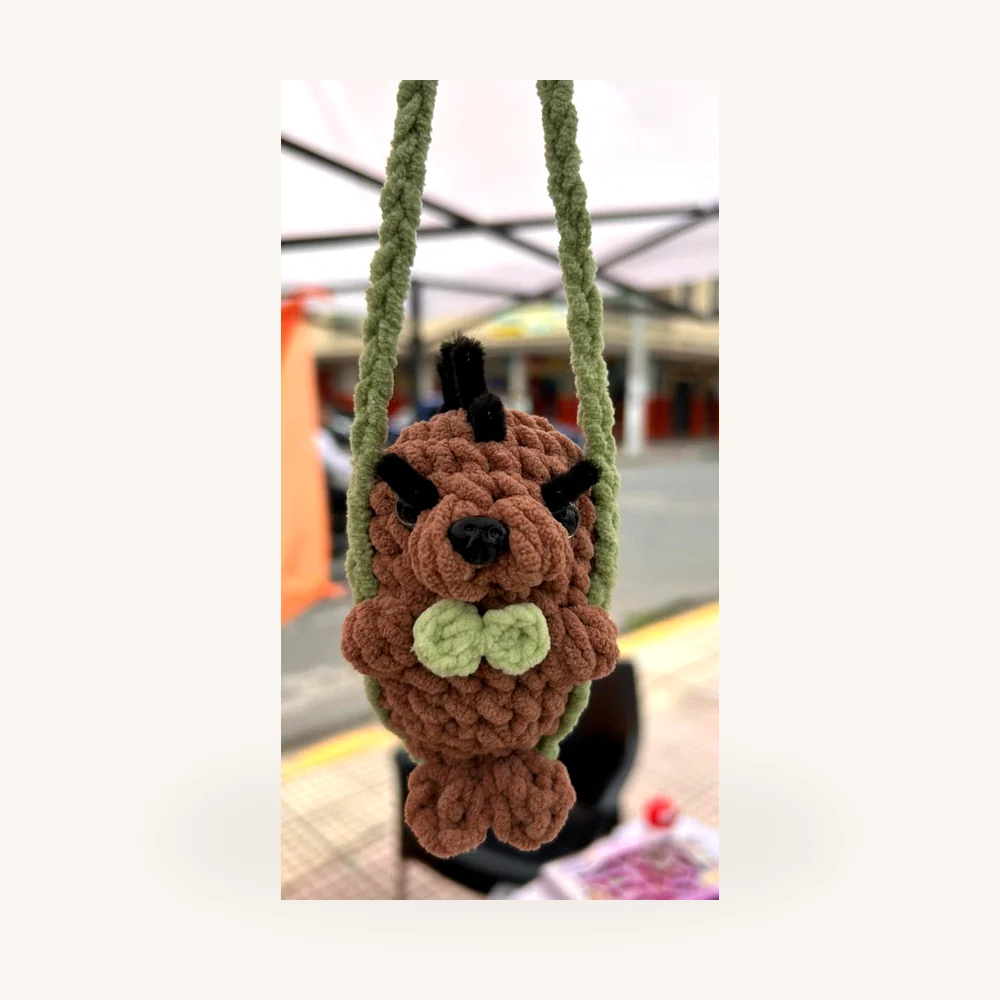 Colgante de oso tejido